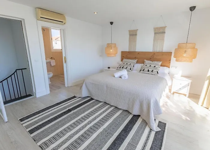 Vacation I Terrazas De Banus, Romantic, Jacuzzi, Pet-friendly, Cosy Duplex Penthouse, 2min Walk To Marina *